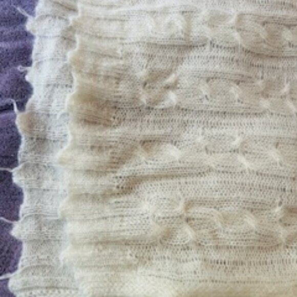 Delicate white cable knit sweater - Picture 7 of 10